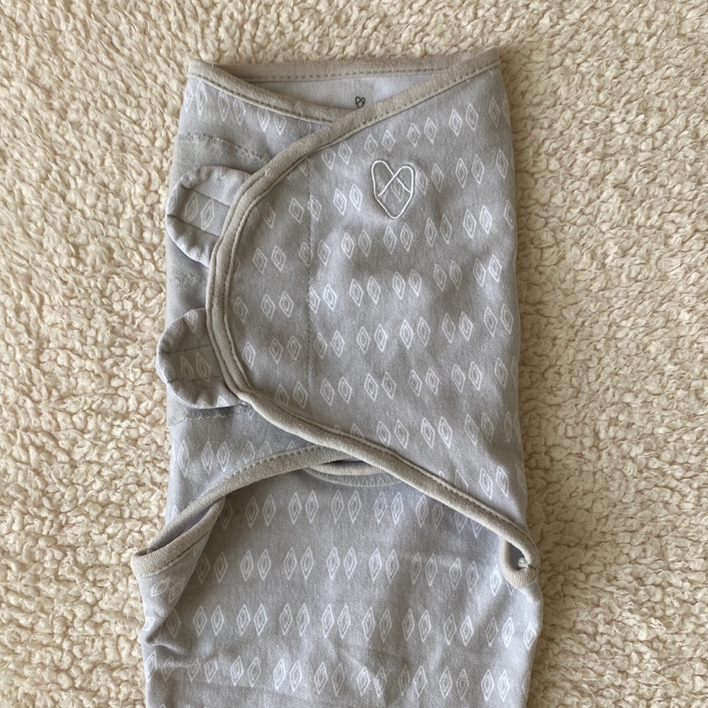 SwaddleMe Velcro Baby Swaddle (Gray/White)